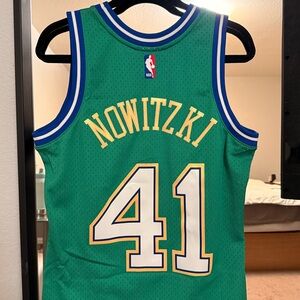 Mavs Dirk Nowitzki Basketball Jersey